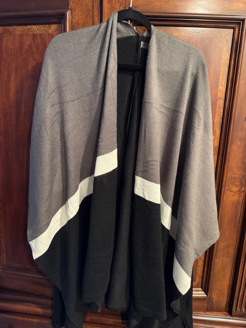 Lane Bryant Gray, Black & White Colorblock Open Front Poncho